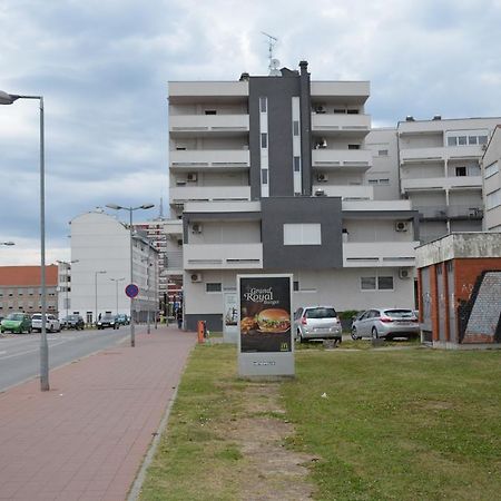 Apartment Viktor,Parking Osijek Chambre photo