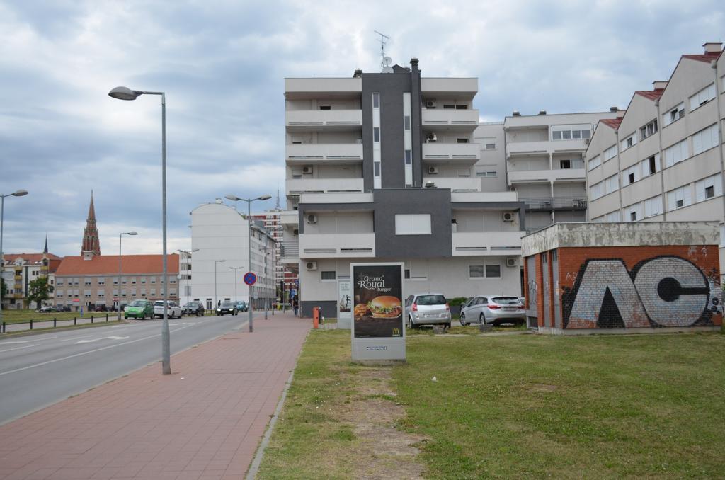 Apartment Viktor,Parking Osijek Chambre photo