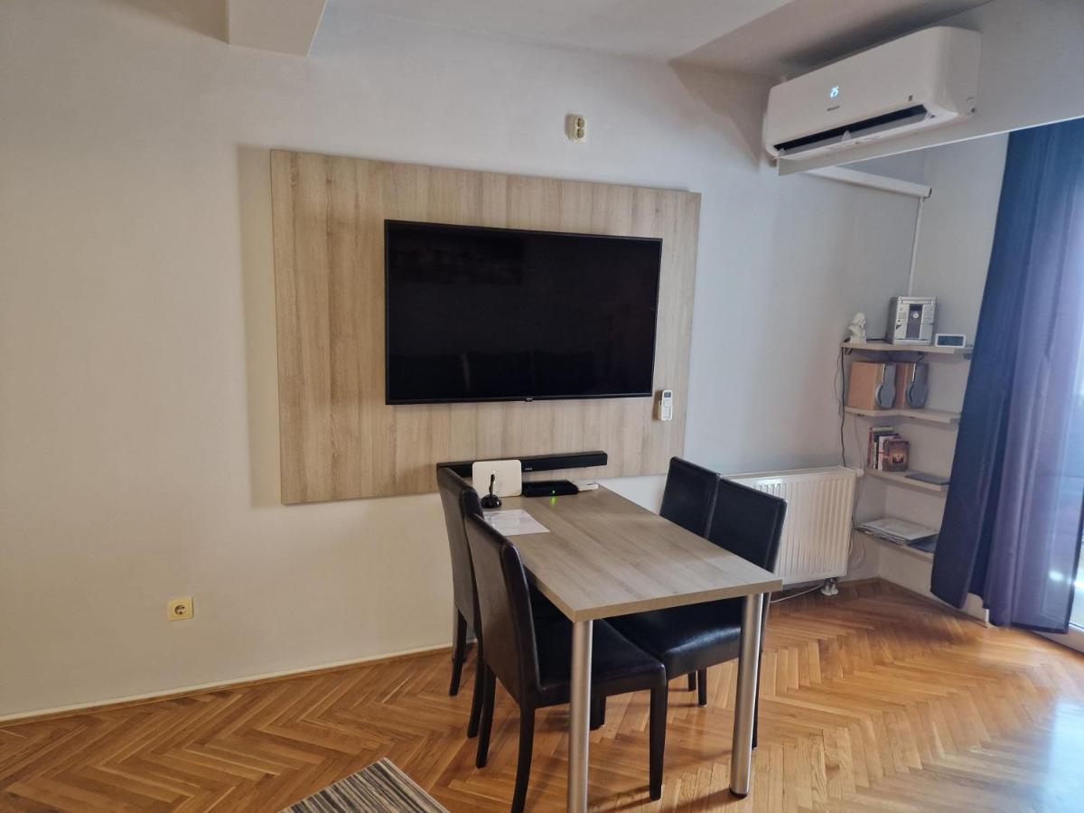 Apartment Viktor,Parking Osijek Extérieur photo