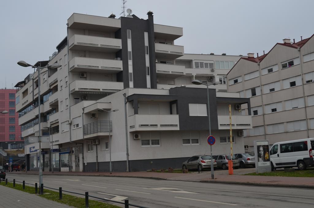 Apartment Viktor,Parking Osijek Chambre photo
