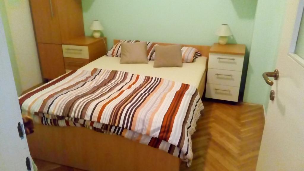 Apartment Viktor,Parking Osijek Extérieur photo