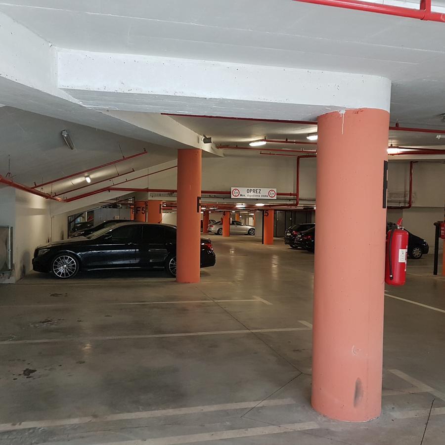 Apartment Viktor,Parking Osijek Extérieur photo